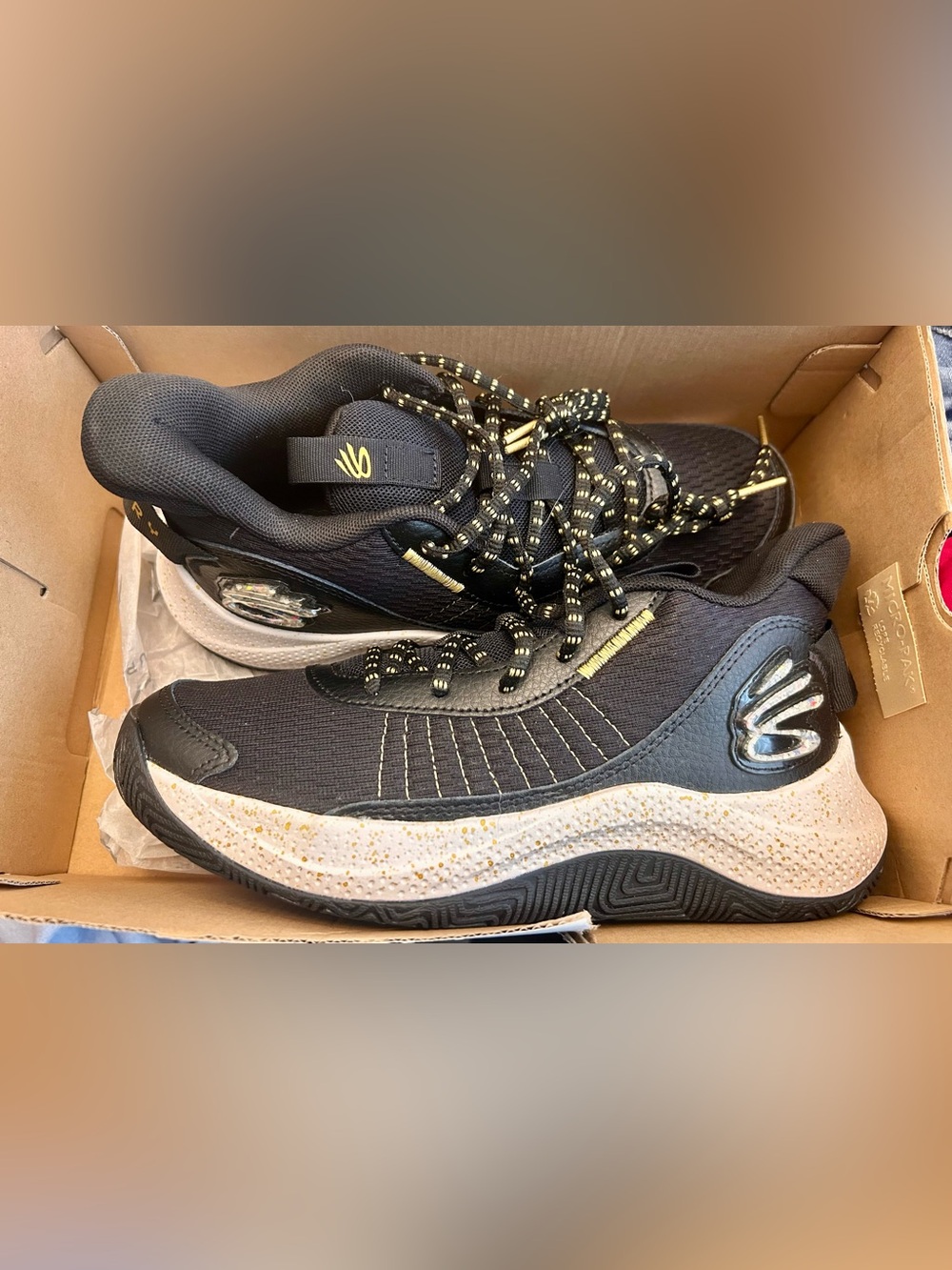 Under Armour Curry 3Z7 Kids- Black and Gold. Brand New in Box!!